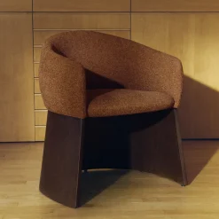 Kave Home Eetkamerstoel Bosca Chenille en walnoot* Chenille Eetkamerstoelen|Beige Eetkamerstoelen