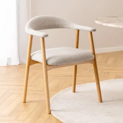 Bendt Eetkamerstoel Gerado Eikenhout en bouclé* Eetkamerstoelen Bouclé / Teddy|Eetkamerstoelen Met Armleuning