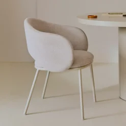 Kave Home Eetkamerstoel Maina kleur* Beige Eetkamerstoelen|Eetkamerstoelen Met Armleuning