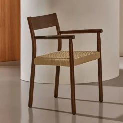 Kave Home Eetkamerstoel Yalia Eikenhout en touw* Eetkamerstoelen Met Armleuning