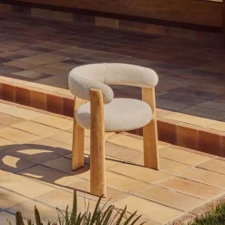 Kave Home Outdoor Eetkamerstoel Granite Chenille en teakhout, kleur* Terrasstoelen
